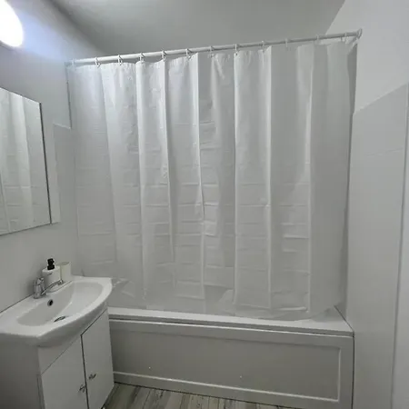 2 Mega Mall National Arena * Bucarest